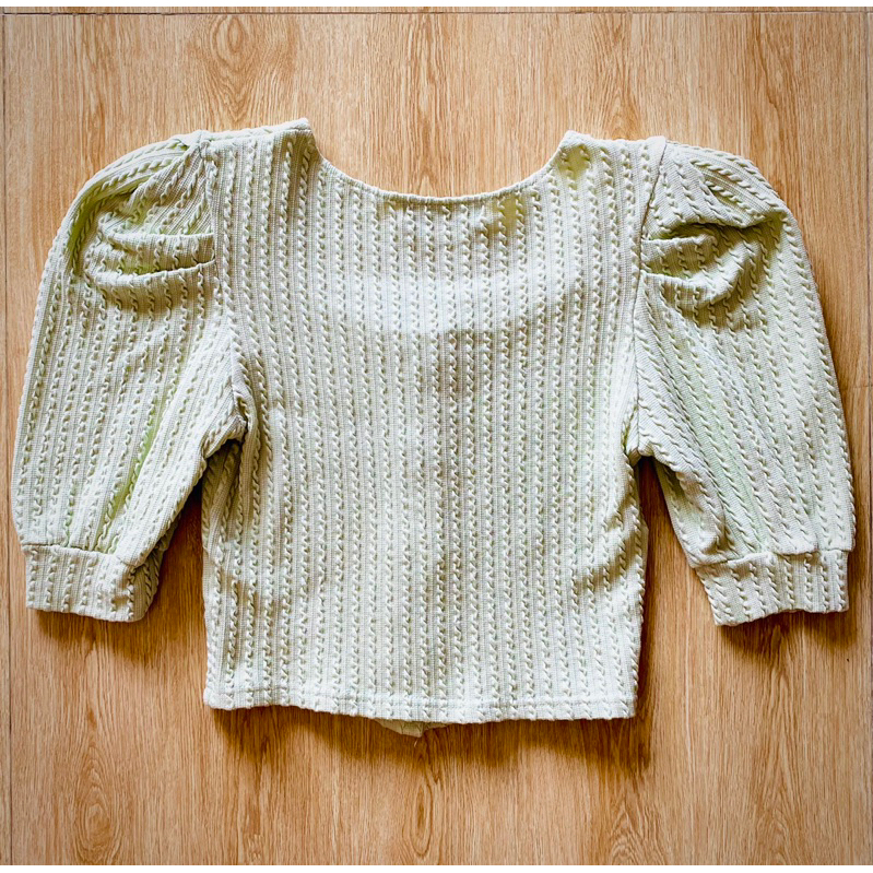 Pass Áo màu xanh bơ Korea cực xinh