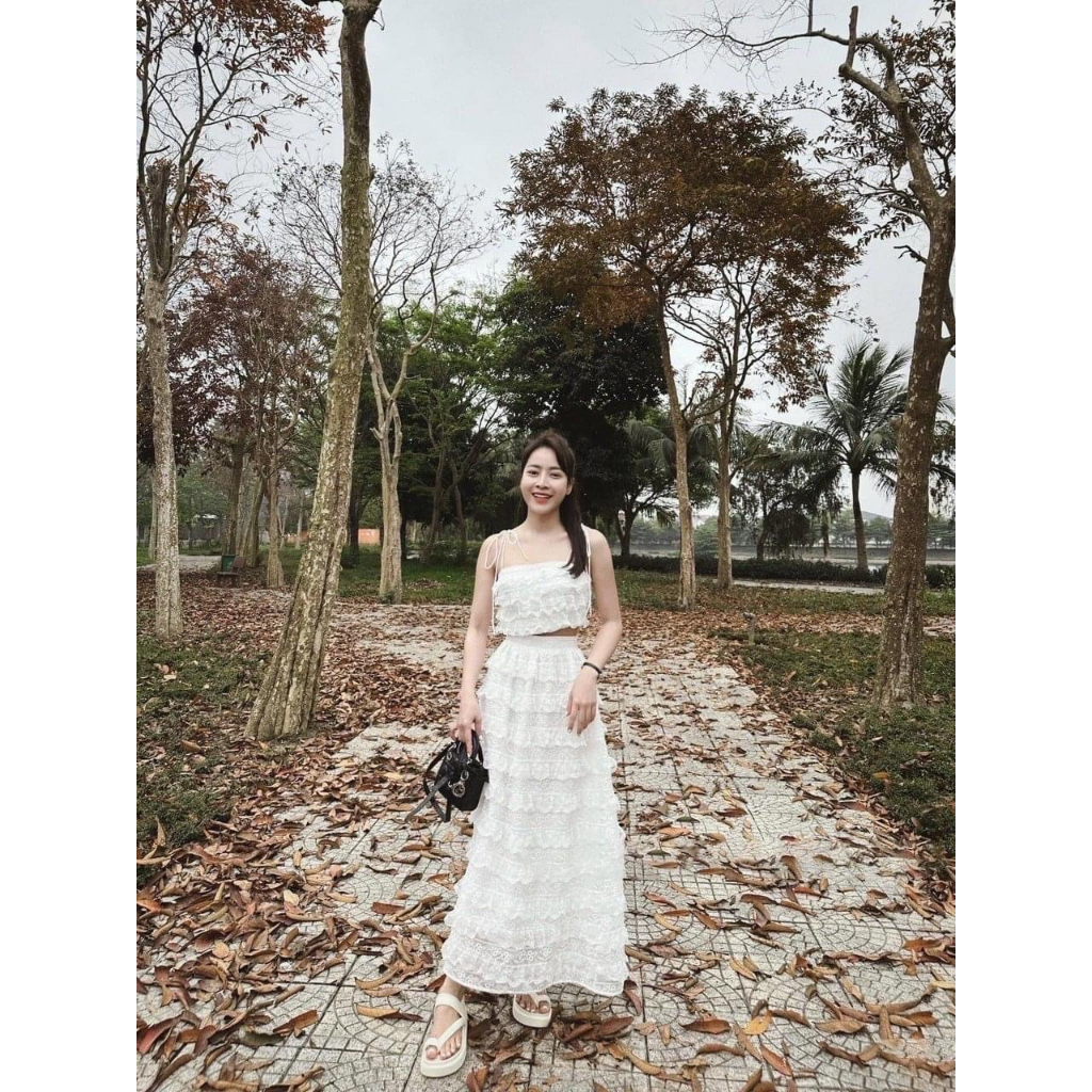 Set áo peplum 2 dây ren hoa nổi kèm chân váy midi hoa trắng Hari-Fashion (Mã SR190)