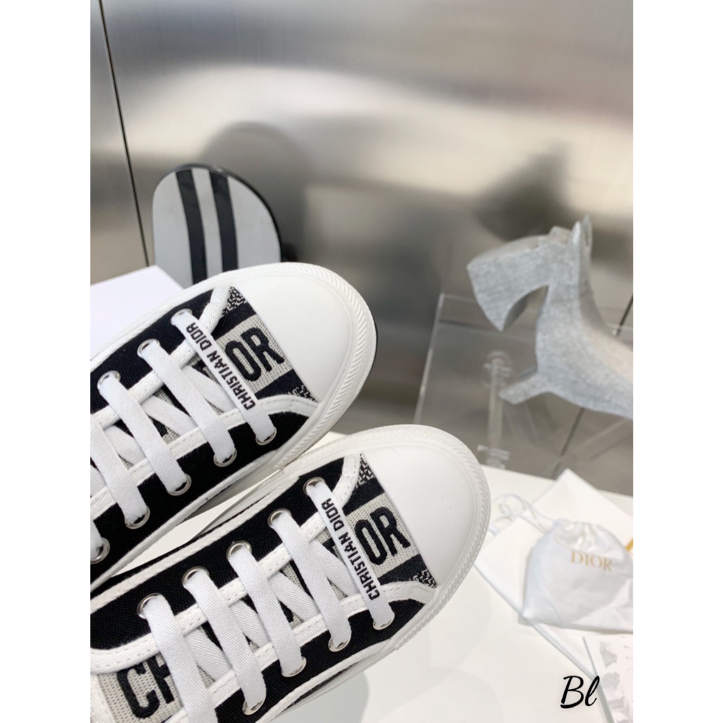 GIÀY THỂ THAO CD CHỮ DỌC