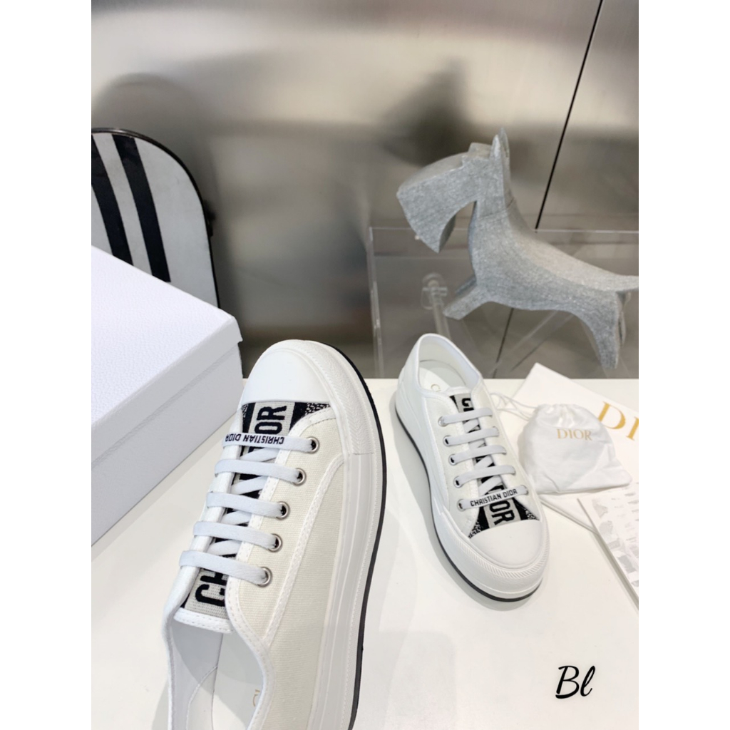 GIÀY THỂ THAO CD CHỮ DỌC