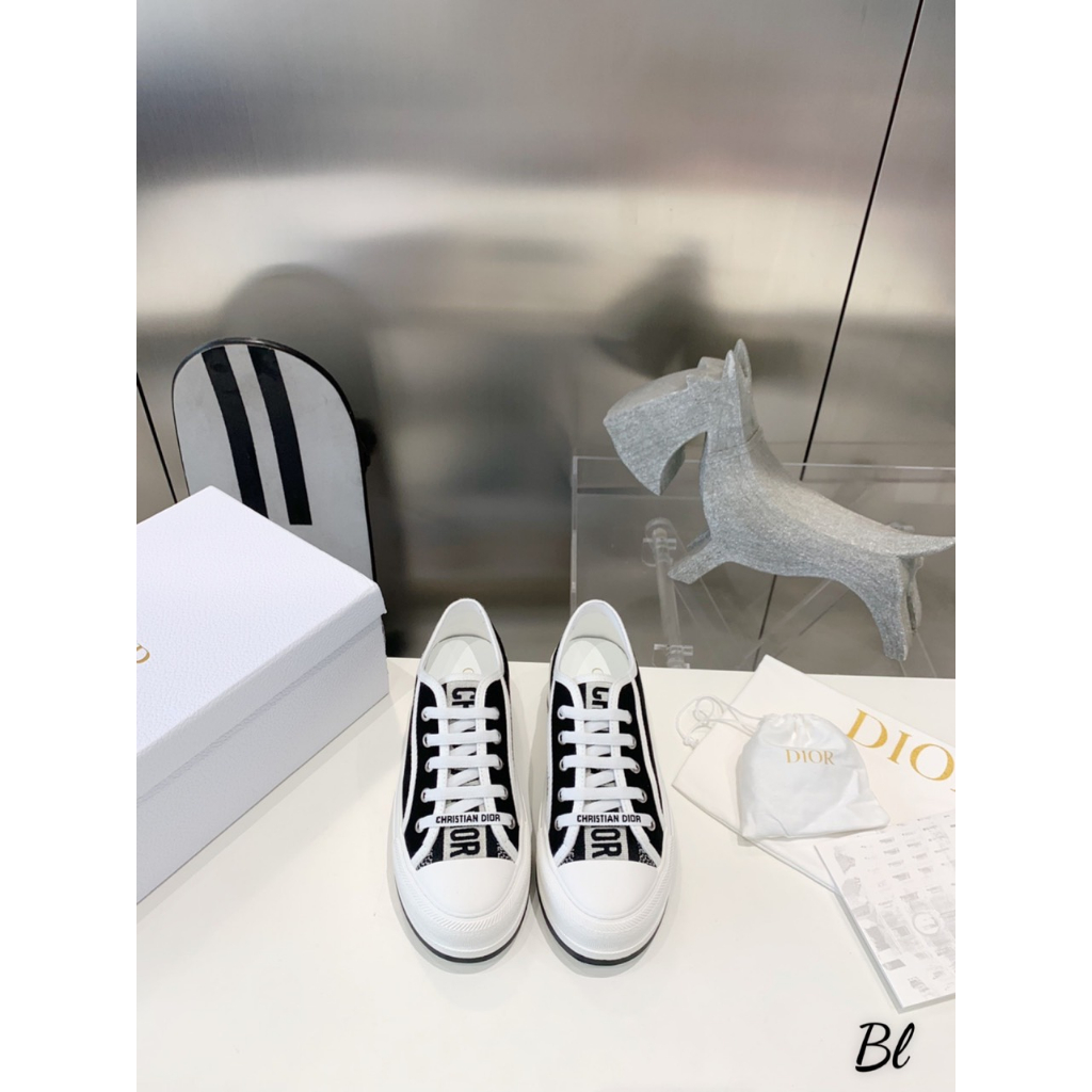 GIÀY THỂ THAO CD CHỮ DỌC