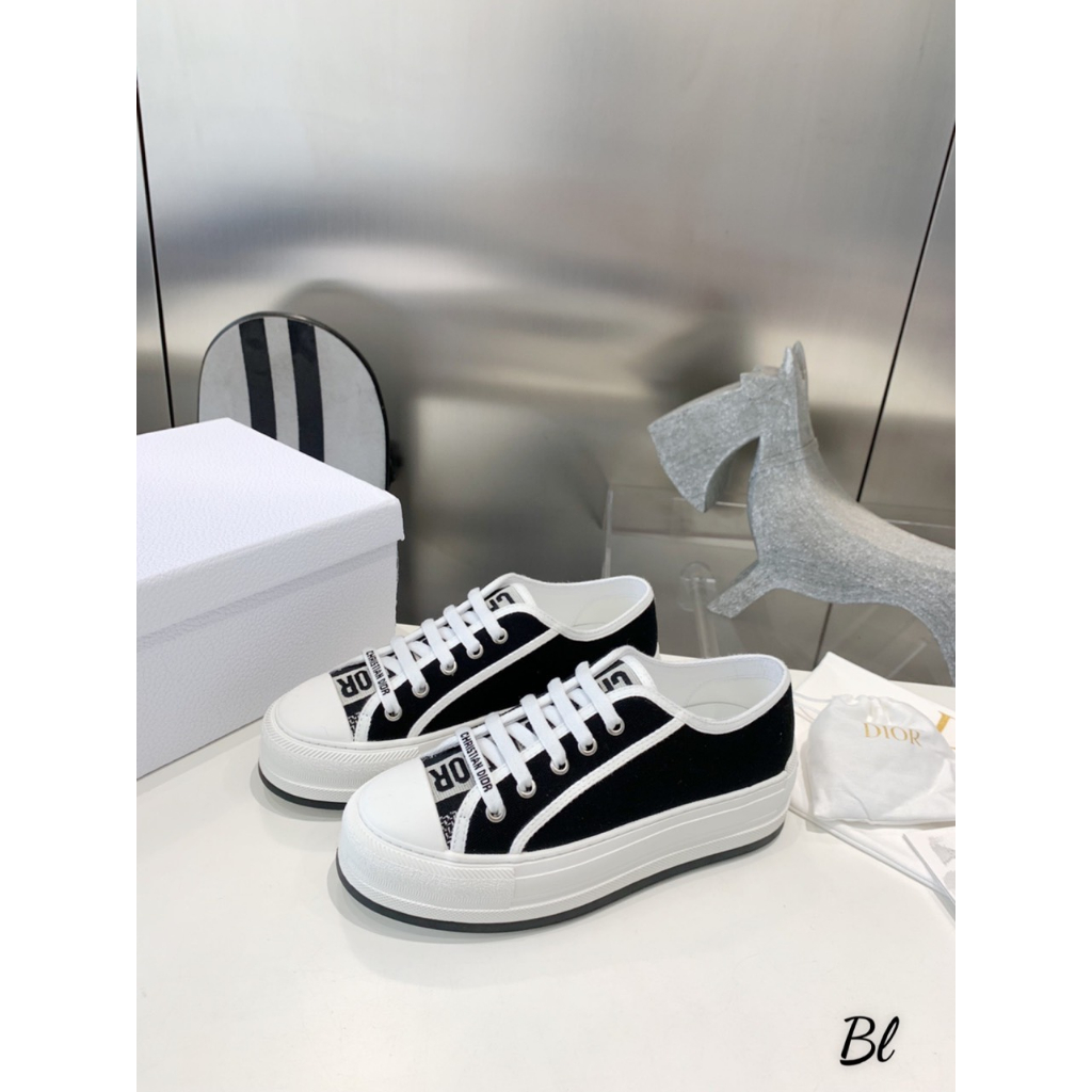 GIÀY THỂ THAO CD CHỮ DỌC