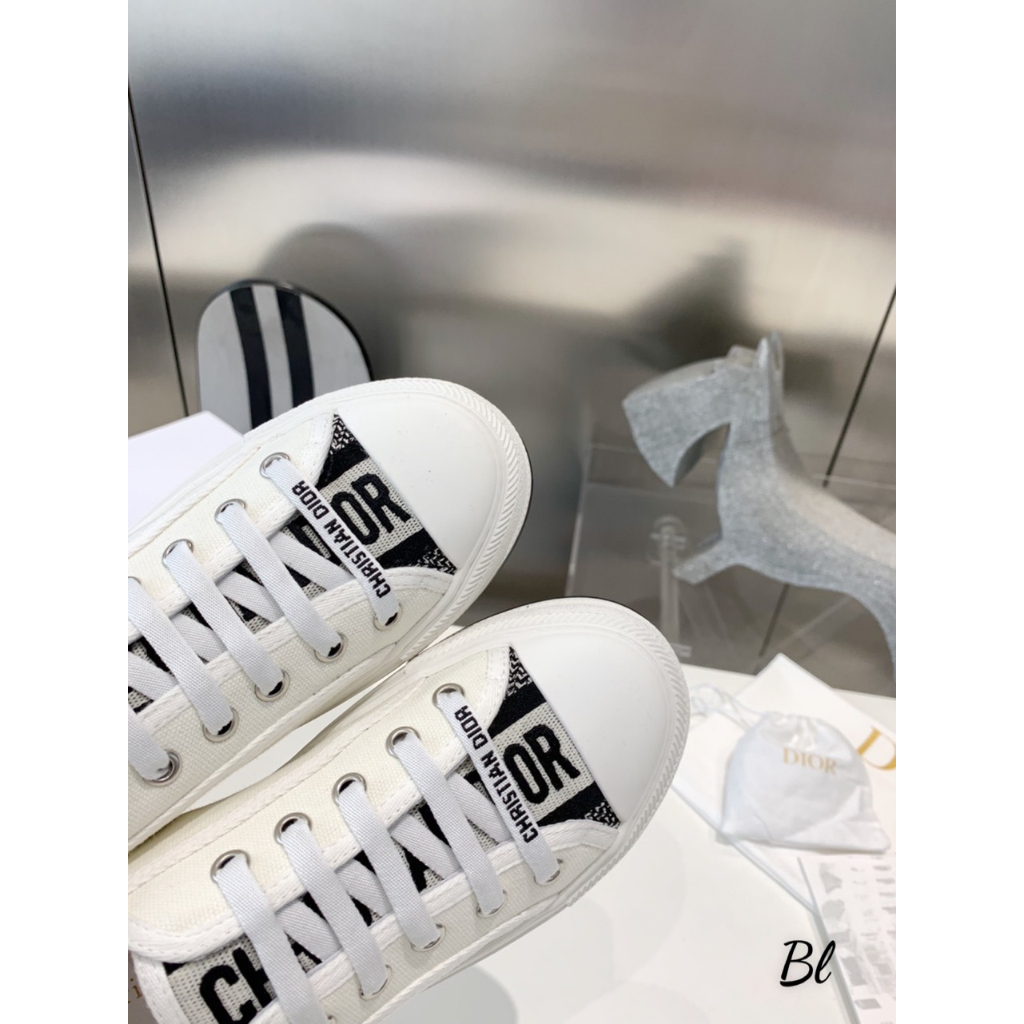 GIÀY THỂ THAO CD CHỮ DỌC