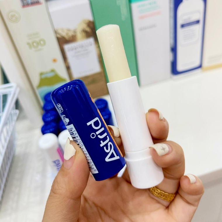 FULLSIZE - Son Dưỡng Môi Mỡ Hươu Astrid Multivitamin Plus 4.7g