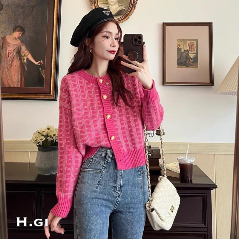 Áo cardigan len kẻ hồng khuy vàng