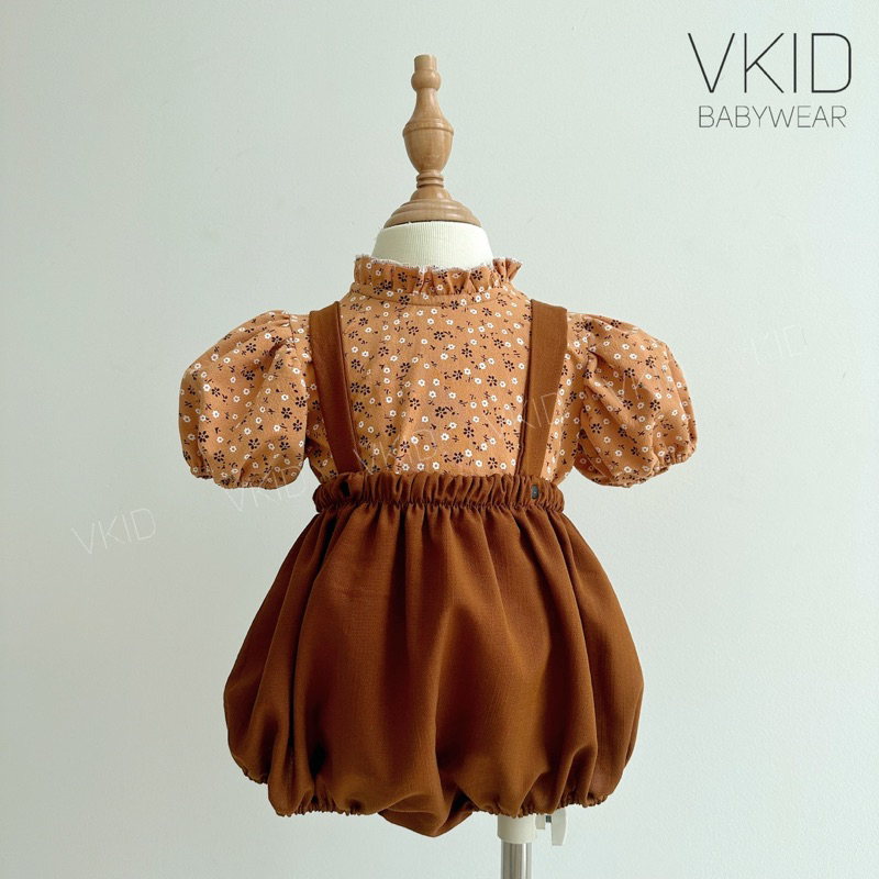 V38 Set áo cổ bèo kèm quần yếm style Hàn Quốc chất thô cara cho bé gái size 6-14kg