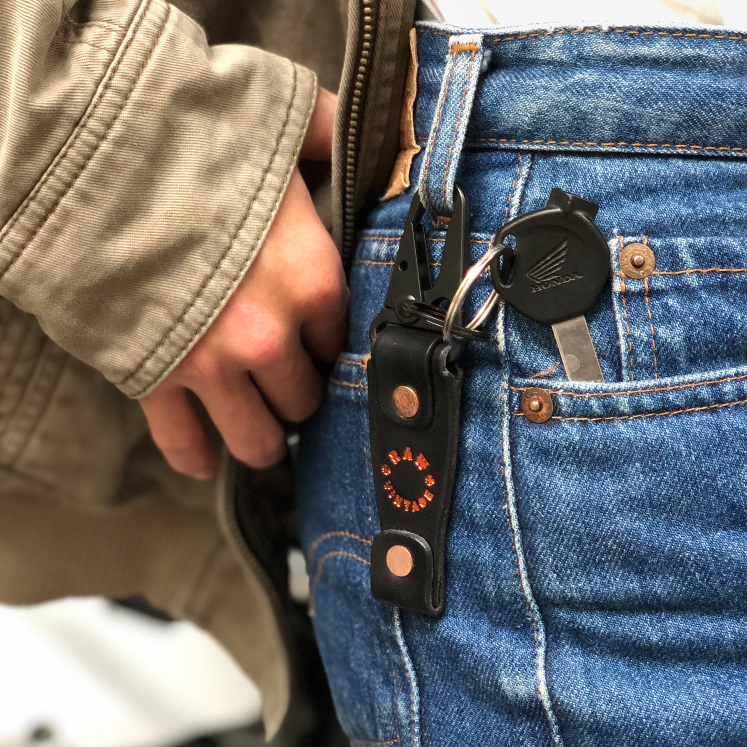 Móc khoá da vegtan Raw leather version 3 giữ chìa khóa Arrow shop