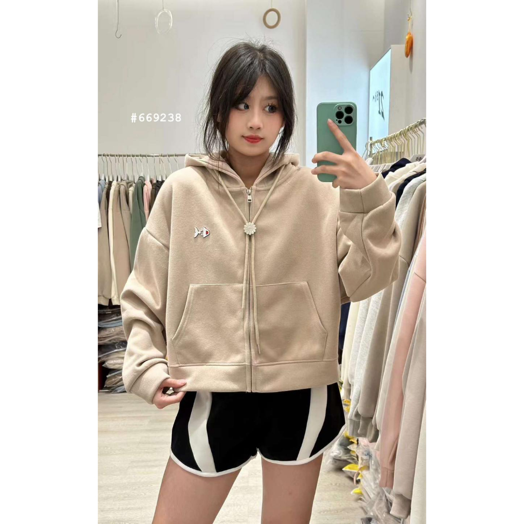 Khoác crop da cá thêu con cá 669238