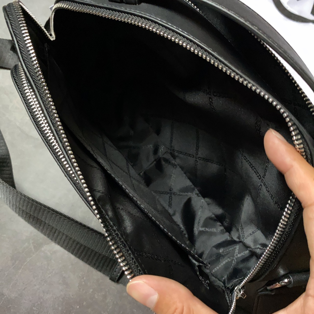 Túi nam MK sần trơn 2 ngăn - Xk850