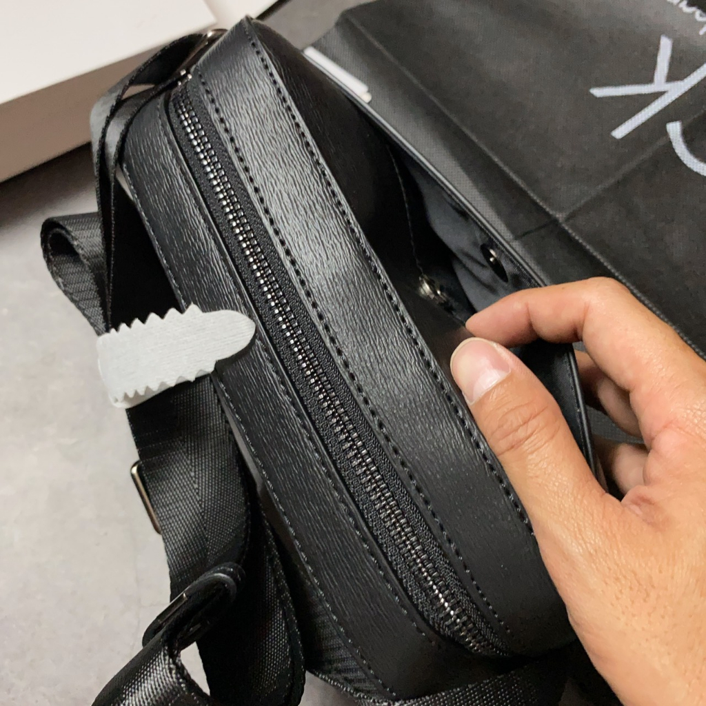 Túi nam sần trơn 2 ngăn logo thanh - Xk851