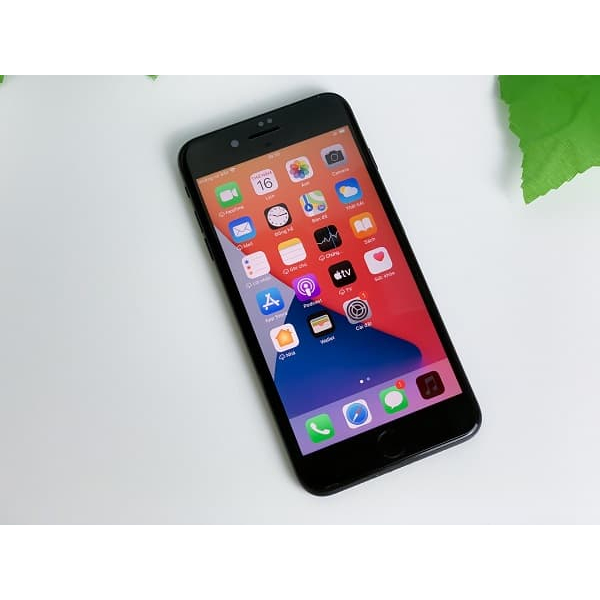 Điện thoai 7plus bản quốc tế và lock giá siêu rẻ