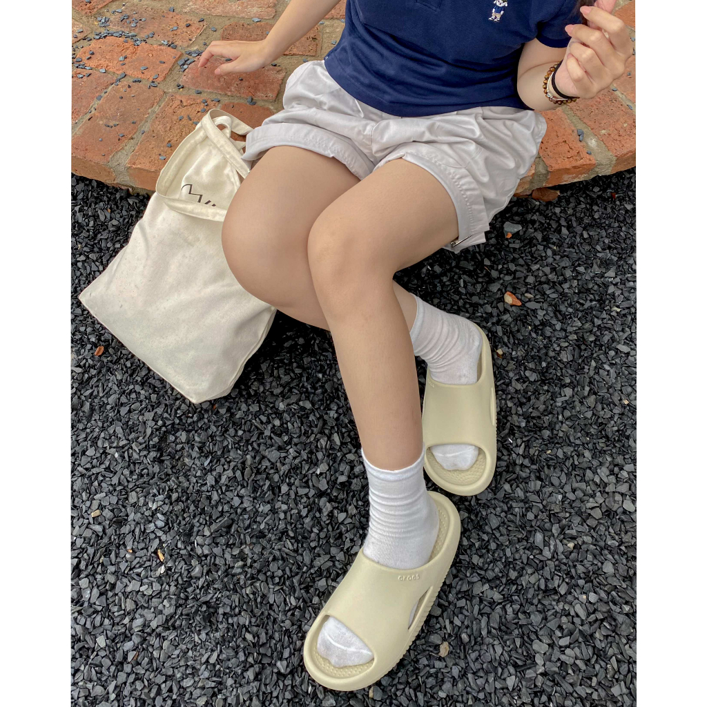 Dép Quai Ngang Unisex Crocss Mellow màu kem