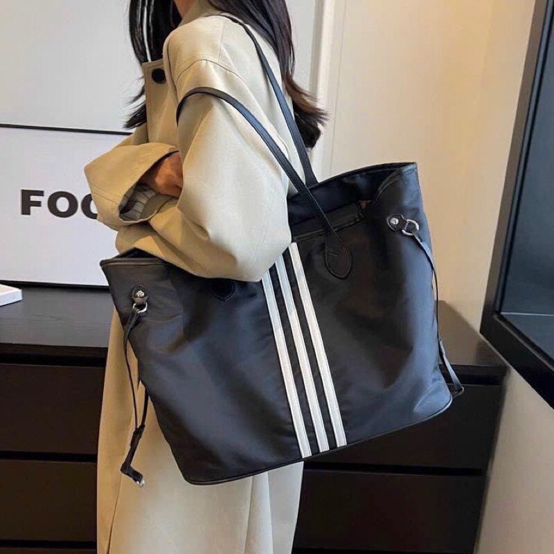 Túi xách kẻ sọc dáng thể thao mới
