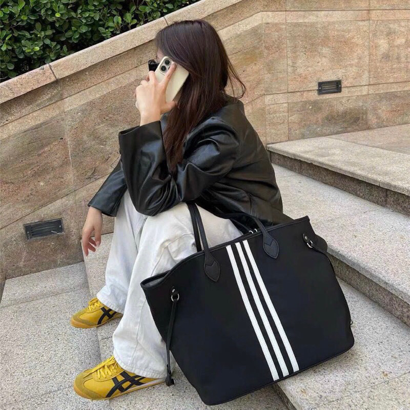 Túi xách kẻ sọc dáng thể thao mới