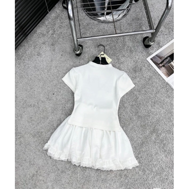 Set Áo Thun Body Chân Váy Viền Ren