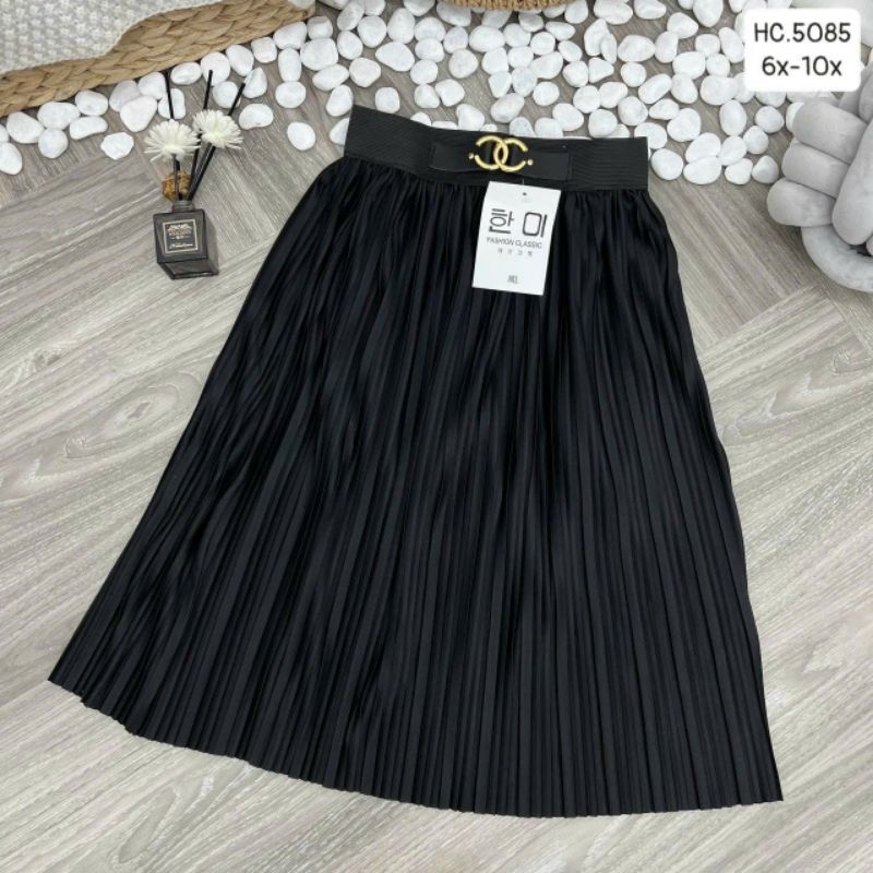 Chân váy xếp ly dáng dài cho bé gái