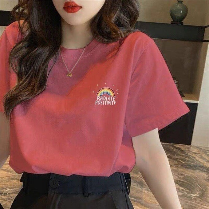 Áo thun nữ form vừa in hình cầu vồng bên ngực chất liệu vải mát thích họp mặc hàng ngày