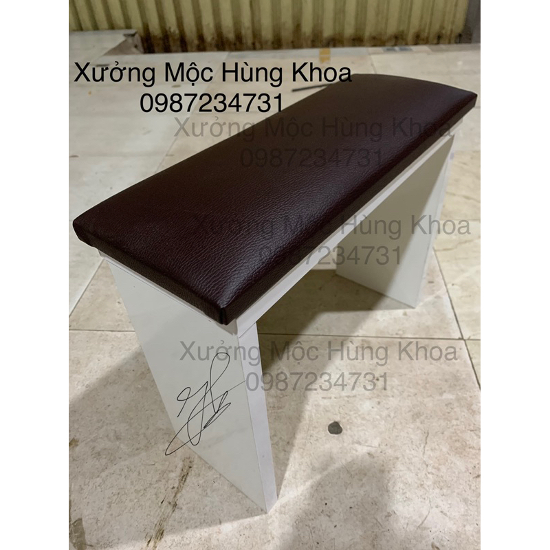 Kệ kê chân kê tay làm nail có bọc da bao êm, bao bền kể để chân làm nail