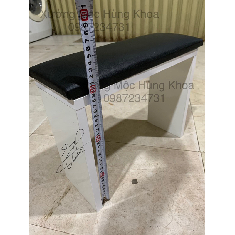 Kệ kê chân kê tay làm nail có bọc da bao êm, bao bền kể để chân làm nail