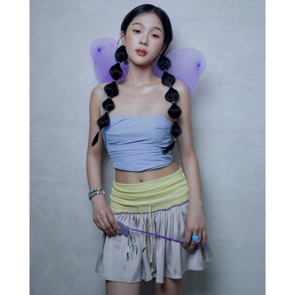 Váy aeie jr. EGG YOLK SKIRT chân váy mini lưng thấp, lưng thun, có dây rút eo.