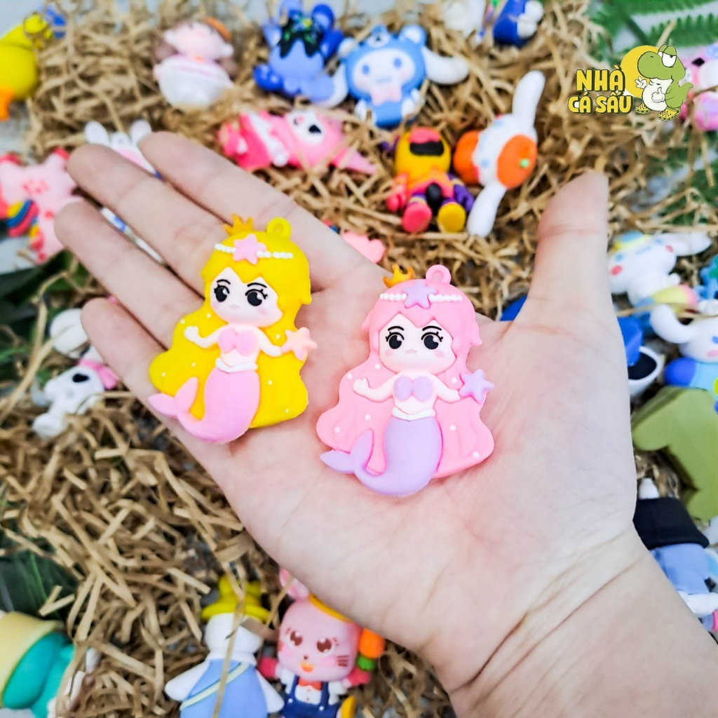 Jibbitz charms búp bê to gắn dép cross, charm sticker gắn dép cross - Nhà Cá Sấu