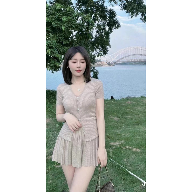 Set áo ngắn tay kèm chân váy xếp ly hàng thiết kế Quảng Châu loại đẹp