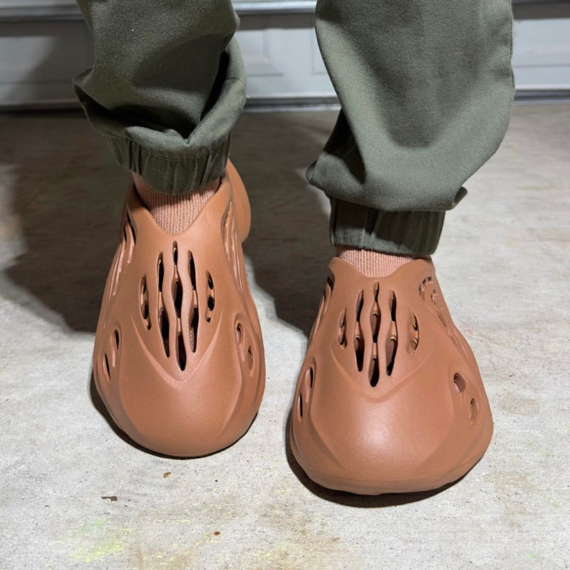 GIÀY YEEZY FOAM RUNNER ‘CLAY RED' Code: HP5335