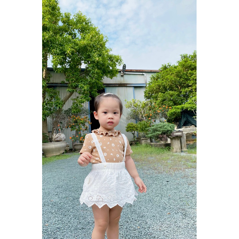 Set yếm váy thô thêu kèm áo cổ bèo MIEN cho bé gái