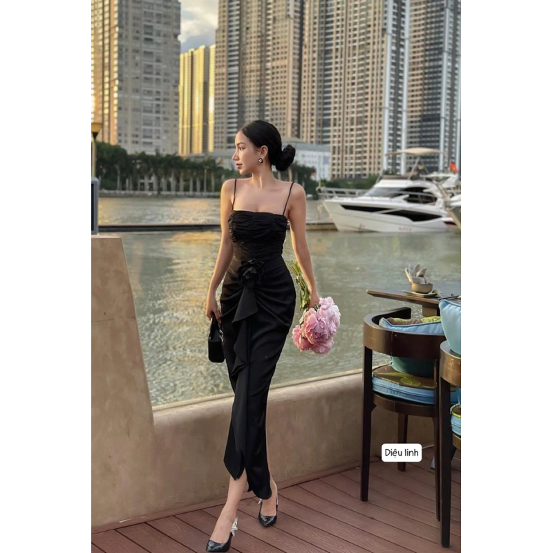 Đầm body 2 dây nhún kèm hoa siêu xinh