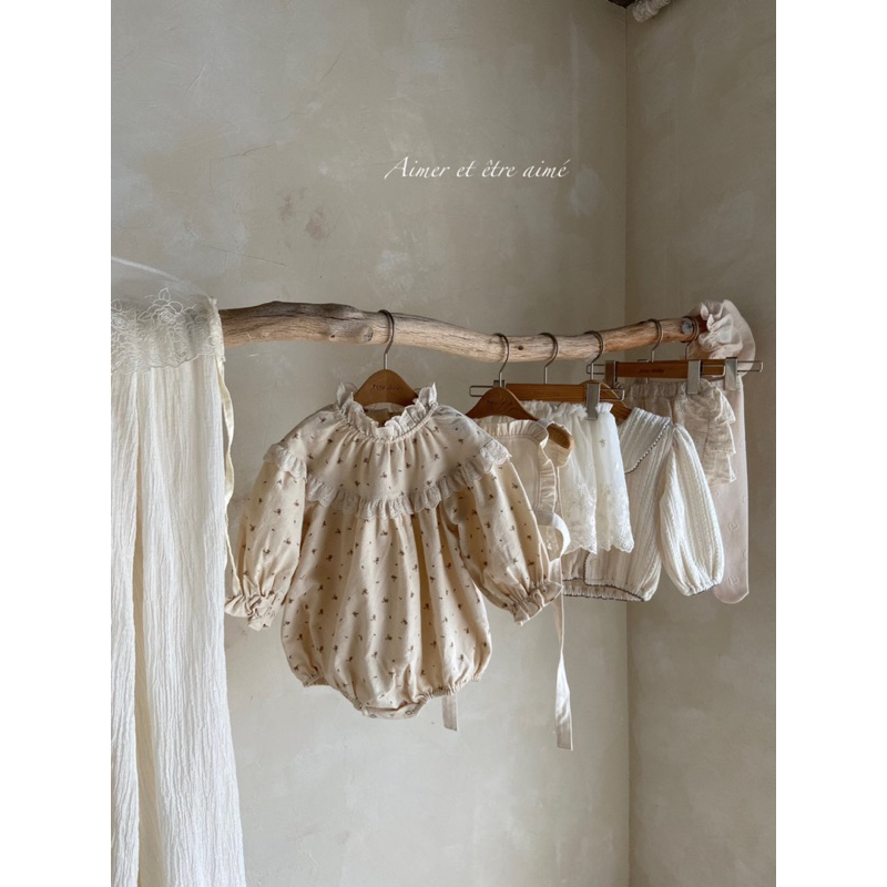 Suit hoa nhí cổ bèo hãng ANNE SHIRLEY Hàn quốc cho bé gái