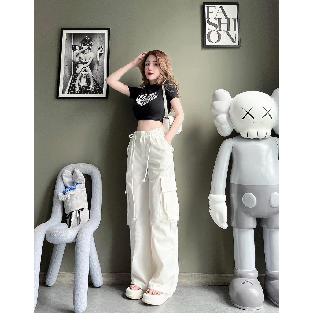 Set Bộ 2 Món: Áo Croptop Thêu Họa Tiết Trái Tim Xinh Xắn + Quần Suông Túi Hộp Siêu Hot Dành Cho Các Nàng