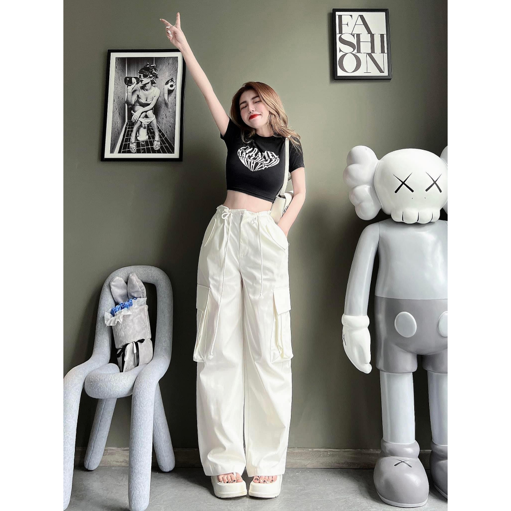 Set Bộ 2 Món: Áo Croptop Thêu Họa Tiết Trái Tim Xinh Xắn + Quần Suông Túi Hộp Siêu Hot Dành Cho Các Nàng