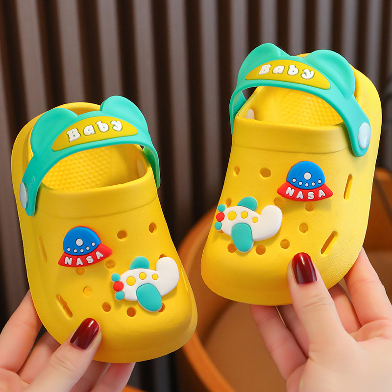 Dép cho bé, sục cross Baby cho bé trai và bé gái, bằng nhựa mềm, siêu nhẹ và chống trơn trượt tuyệt đối