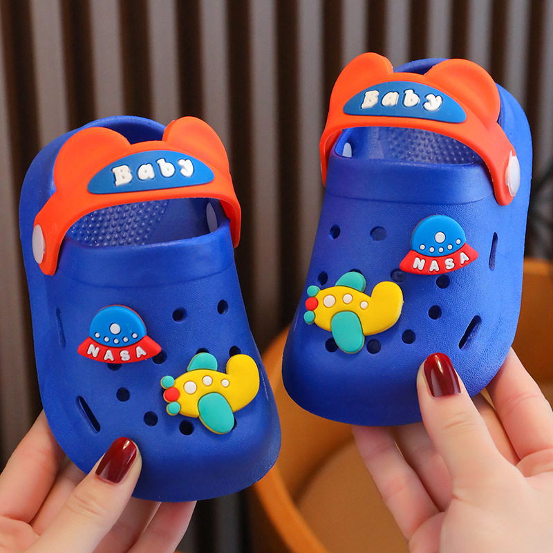 Dép cho bé, sục cross Baby cho bé trai và bé gái, bằng nhựa mềm, siêu nhẹ và chống trơn trượt tuyệt đối