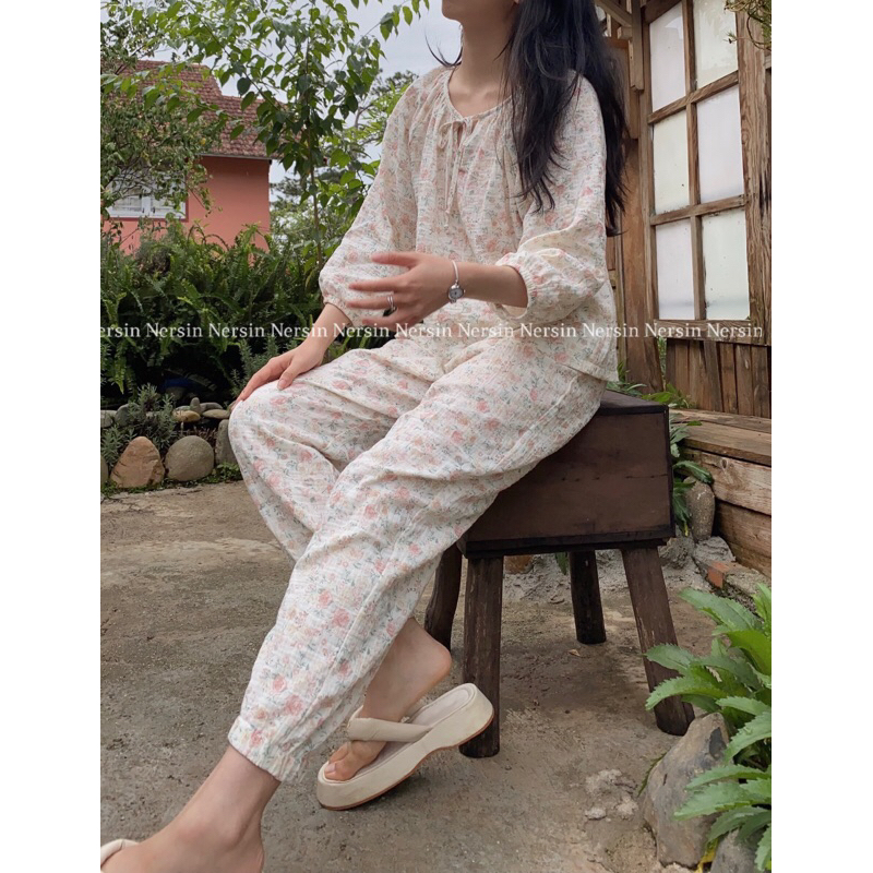 Bộ dài măc nhà NERSIN cột nơ hoa vintage chất liệu xô muslin cao cấp