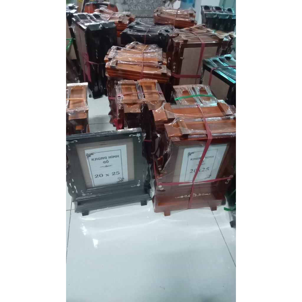 Khung ảnh thờ gỗ cao cấp 20x25 có chân đê 2 mầu đen và nâu