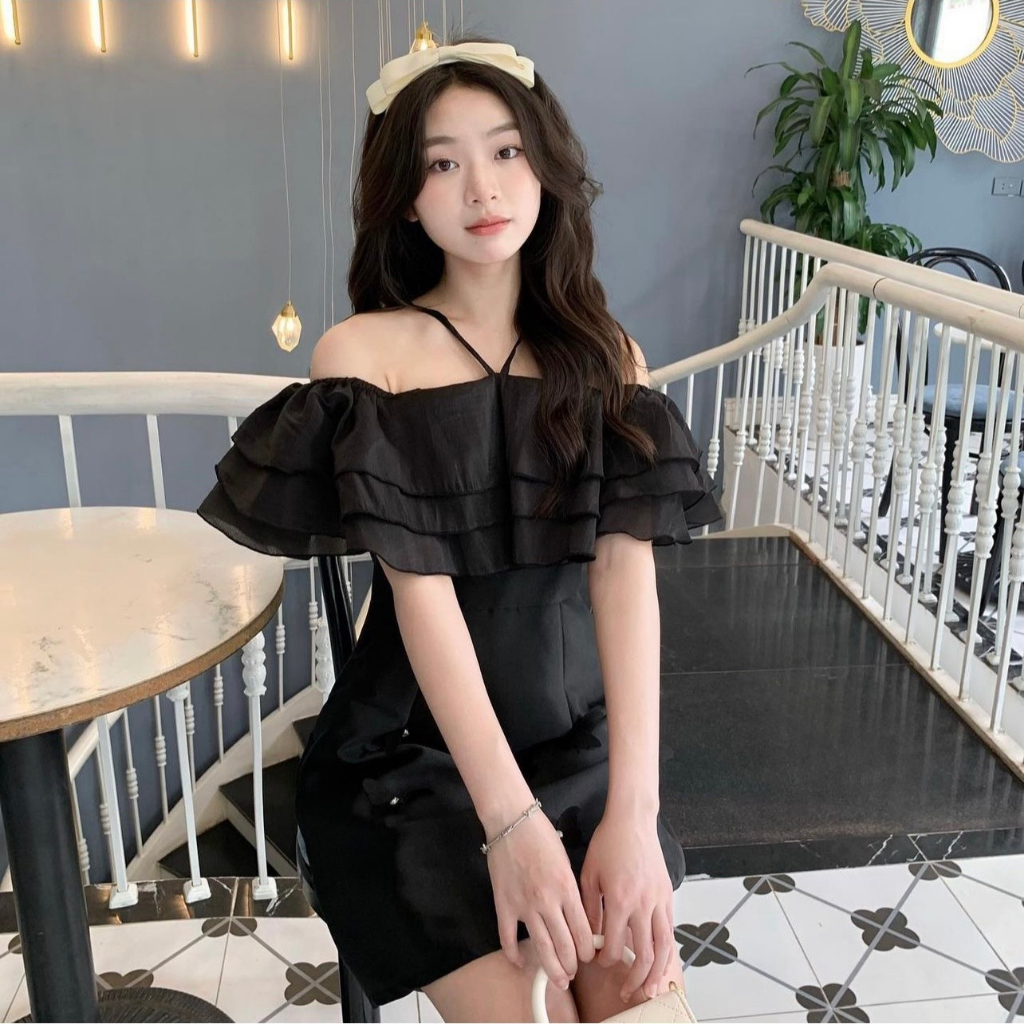 Váy Trễ Vai Bèo Tầng Vai Dây Chéo Cổ Gắn Buom Ngọc