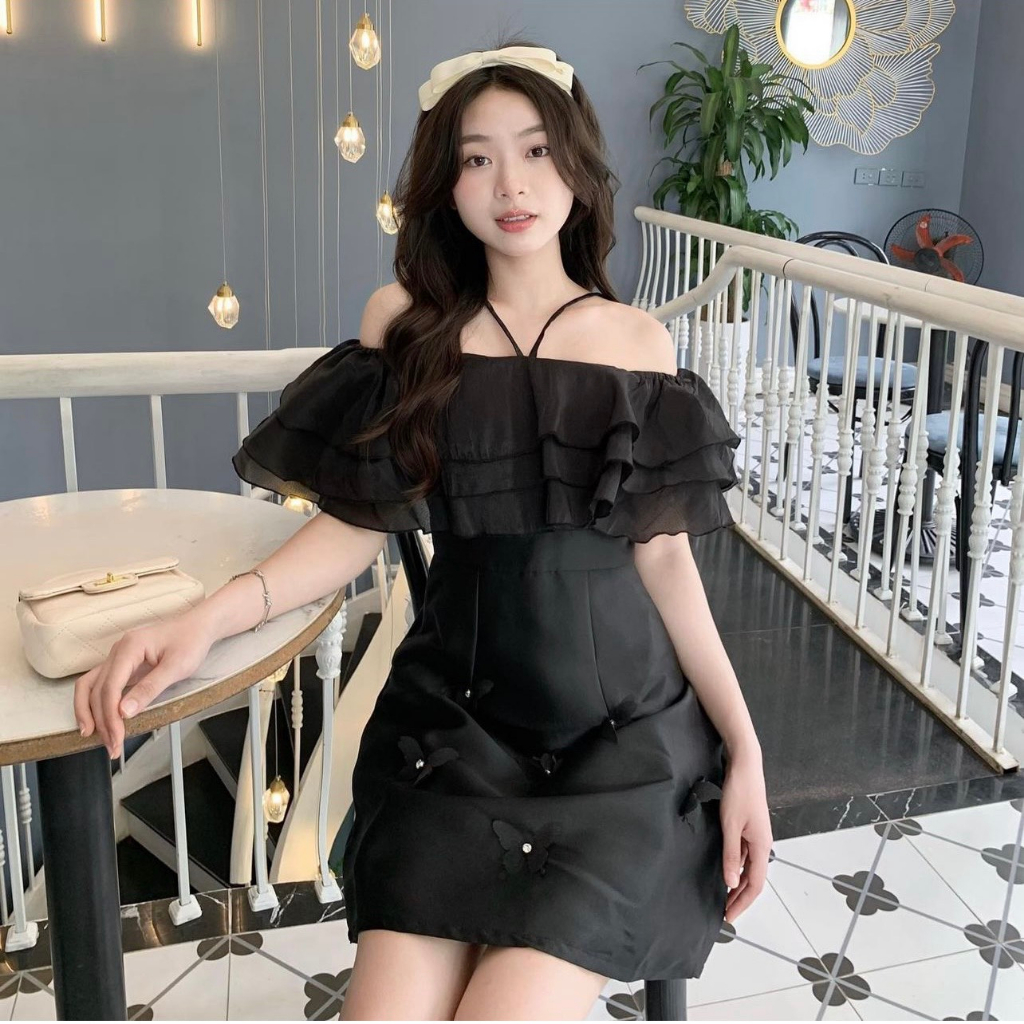 Váy Trễ Vai Bèo Tầng Vai Dây Chéo Cổ Gắn Buom Ngọc