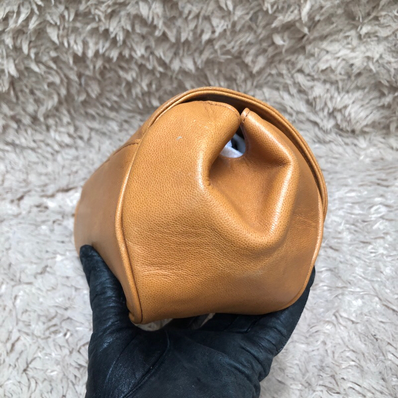 Túi chuẩn si. Túi qua sử dụng. Khách vui lòng xem hình nếu muốn biết thêm thông tin sản phẩm mời khách vô chat . Thanks.