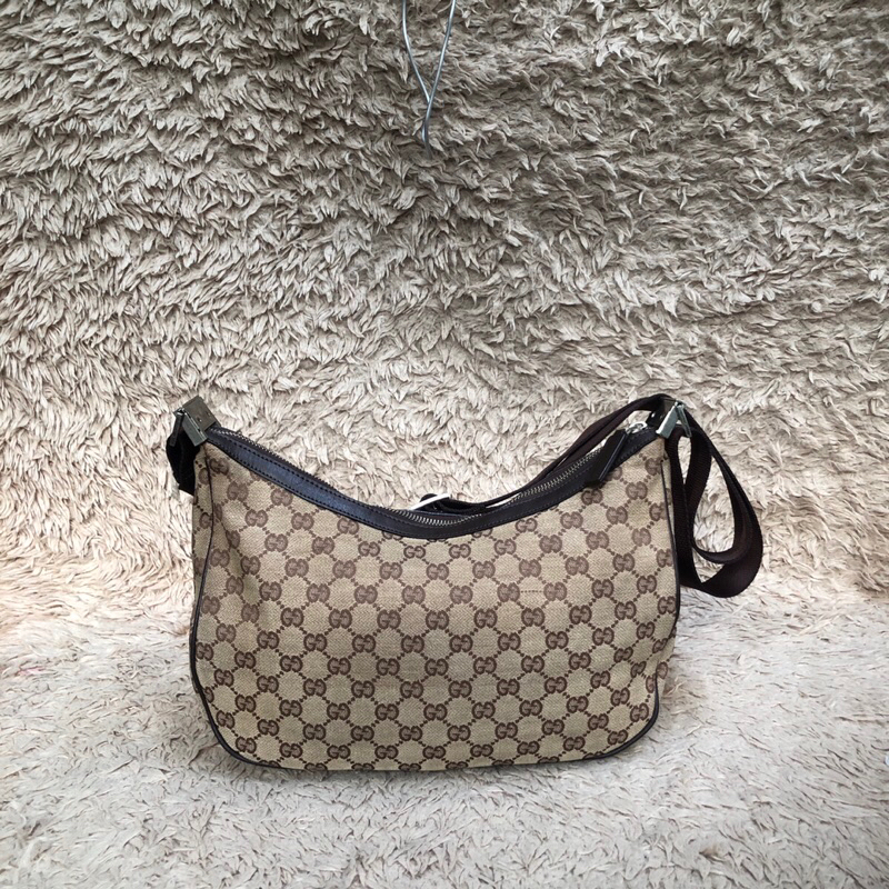 Túi chuẩn si. Túi qua sử dụng. Khách vui lòng xem hình nếu muốn biết thêm thông tin sản phẩm mời khách vô chat . Thanks.