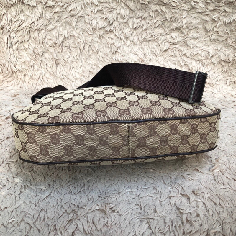 Túi chuẩn si. Túi qua sử dụng. Khách vui lòng xem hình nếu muốn biết thêm thông tin sản phẩm mời khách vô chat . Thanks.