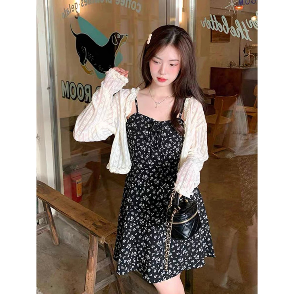 Set Váy Hoa Đen 2 Dây Dáng Dài Kèm Áo Khoác Len Vintage