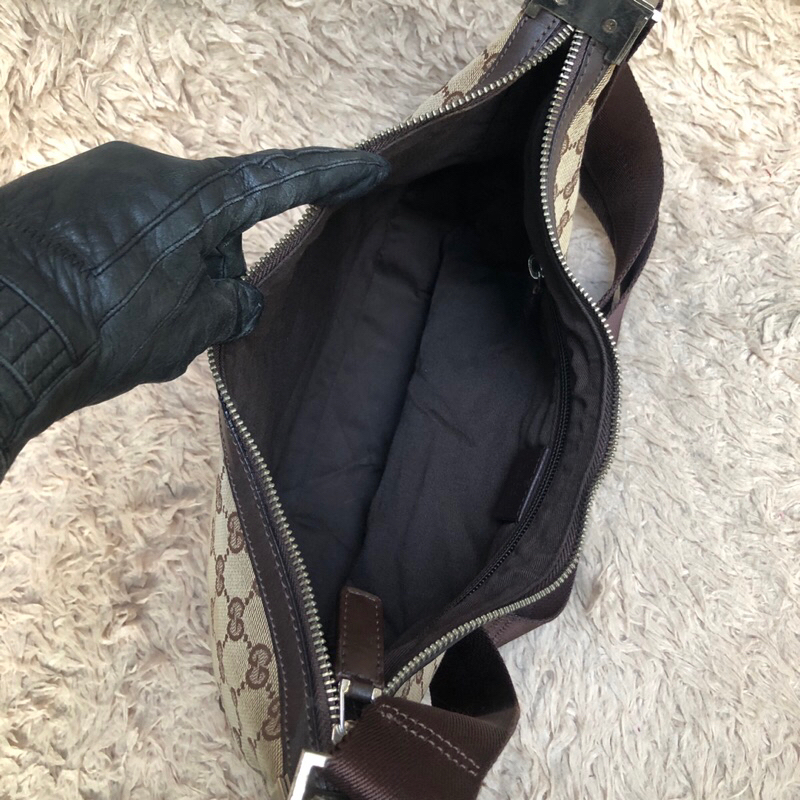 Túi chuẩn si. Túi qua sử dụng. Khách vui lòng xem hình nếu muốn biết thêm thông tin sản phẩm mời khách vô chat . Thanks.