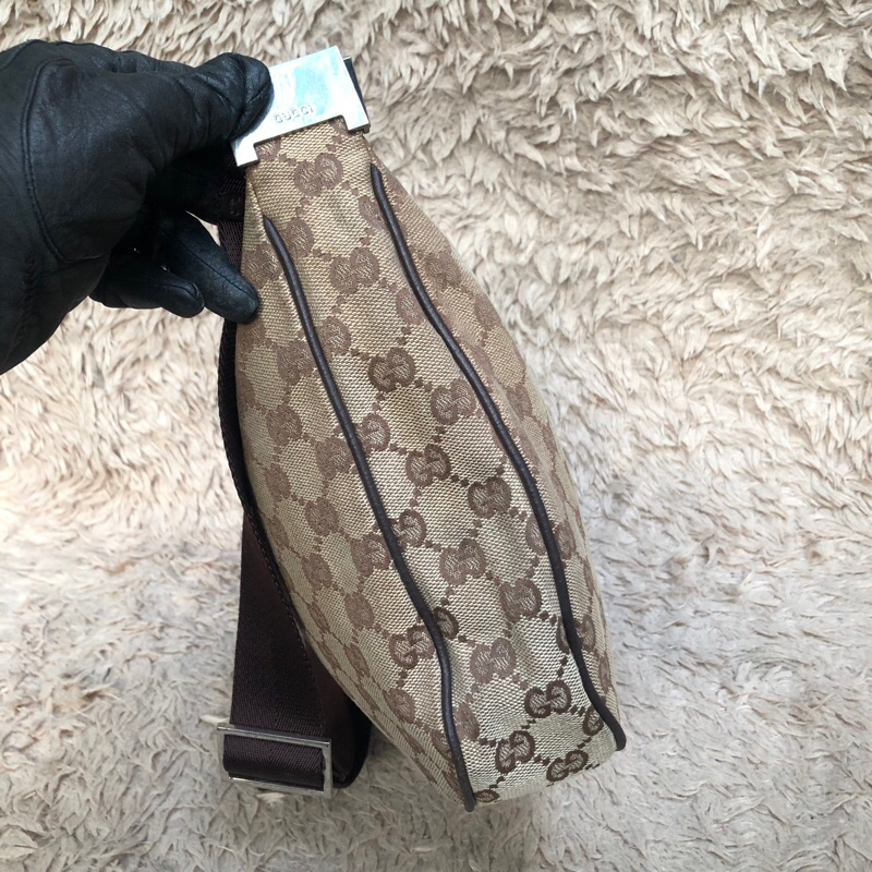 Túi chuẩn si. Túi qua sử dụng. Khách vui lòng xem hình nếu muốn biết thêm thông tin sản phẩm mời khách vô chat . Thanks.