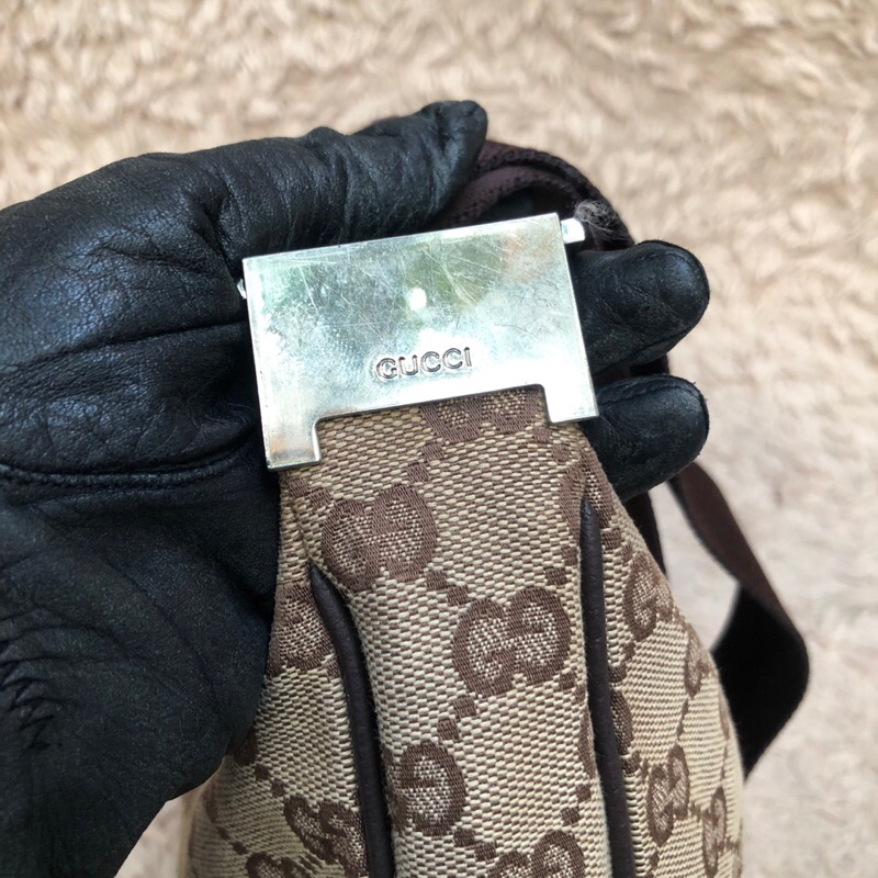 Túi chuẩn si. Túi qua sử dụng. Khách vui lòng xem hình nếu muốn biết thêm thông tin sản phẩm mời khách vô chat . Thanks.