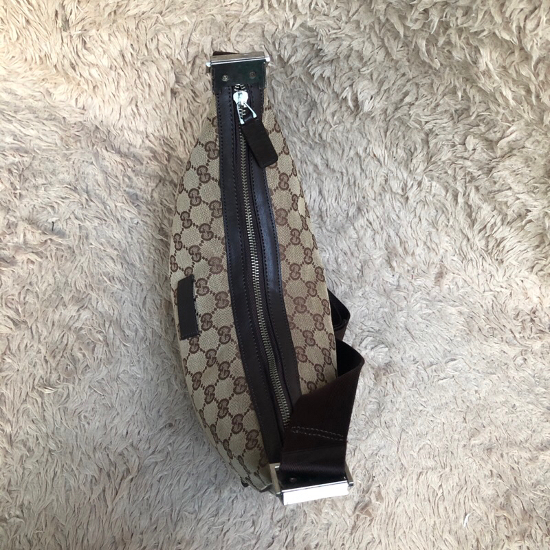 Túi chuẩn si. Túi qua sử dụng. Khách vui lòng xem hình nếu muốn biết thêm thông tin sản phẩm mời khách vô chat . Thanks.