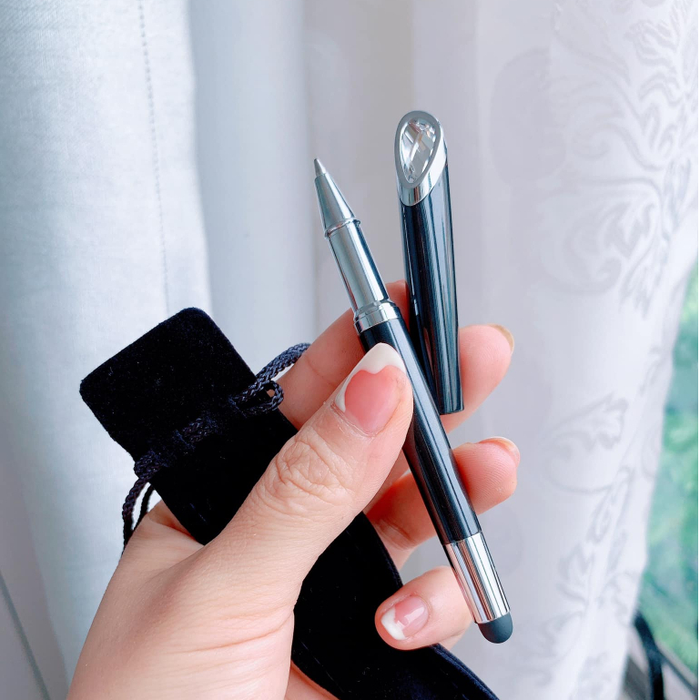 Bút Swarovski Women's 5224376 Black Crystal Star Light Stylus Pen