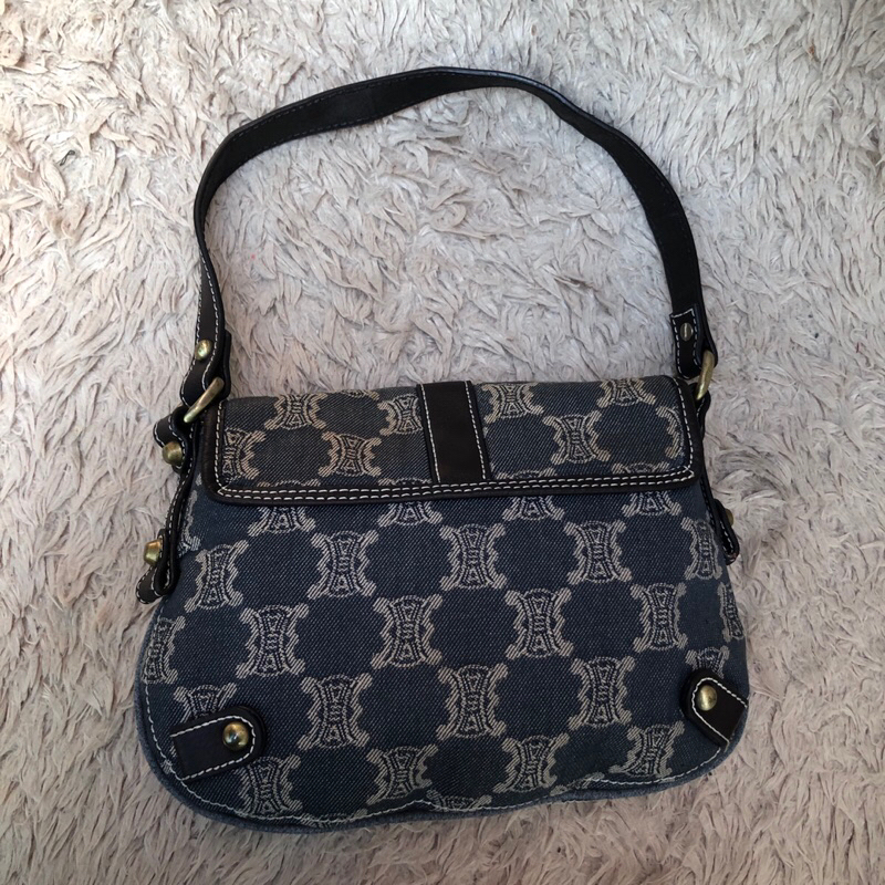 Túi chuẩn si. Túi qua sử dụng. Khách vui lòng xem hình nếu muốn biết thêm thông tin sản phẩm mời khách vô chat . Thanks.