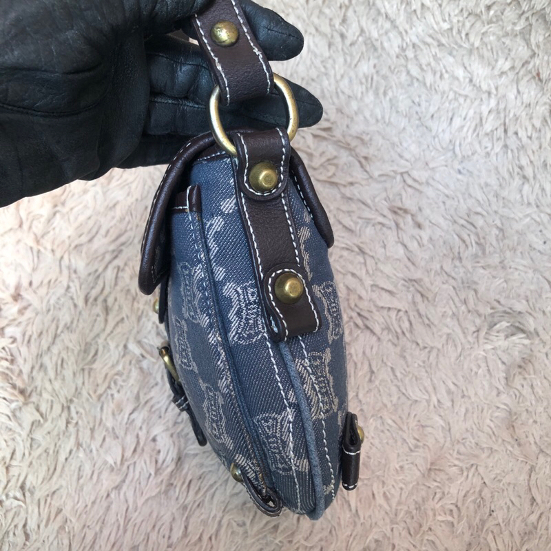 Túi chuẩn si. Túi qua sử dụng. Khách vui lòng xem hình nếu muốn biết thêm thông tin sản phẩm mời khách vô chat . Thanks.