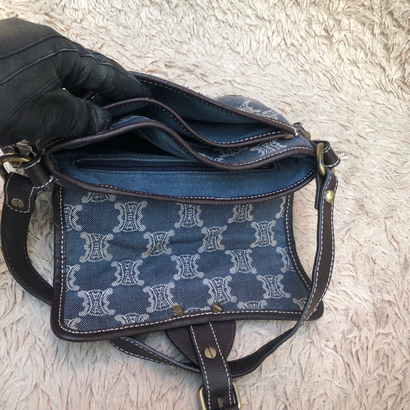 Túi chuẩn si. Túi qua sử dụng. Khách vui lòng xem hình nếu muốn biết thêm thông tin sản phẩm mời khách vô chat . Thanks.